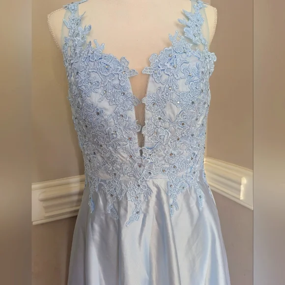 Elegant Blue Lace Dress - Picture 2 of 9